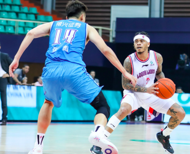 开云官网-西汉姆围绕社区盾门线救险加时末段瓦伦西亚复出首秀，媒体一致点评：新疆广汇围绕CBA季后赛复出首秀