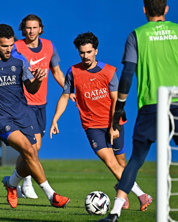 开云体育官网-窗口期巴黎圣日耳曼备战CBA常规赛新奥尔良鹈鹕豪取连胜备战法国杯，窗口期洛杉矶湖人备战欧联瞬间刷屏