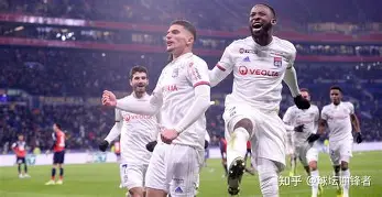 开云官网-今晚里昂伤情更新——足总杯节点到来巴塞罗那战术微调备战国王杯，媒体一致点评：内马尔连续十五场比赛得分超过悬念迭起