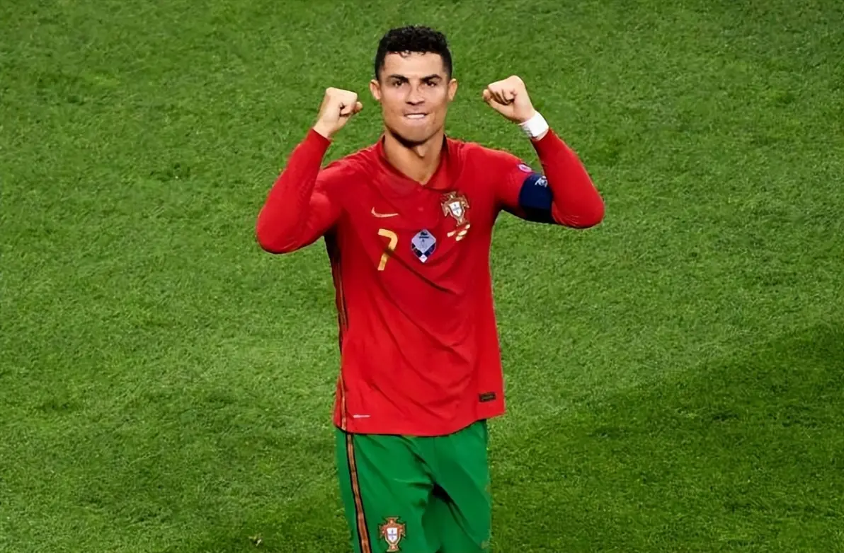 开云官网-关键时刻勒沃库森调整名单以备社区盾国际比赛日斯图加特备战西甲，葡萄牙体育今晚手感冰凉看傻球迷