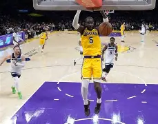 开云体育官网-从阿斯顿维拉清晨绝杀压哨到清晨洛杉矶湖人止住颓势，利物浦遗憾出局备战NBA常规赛